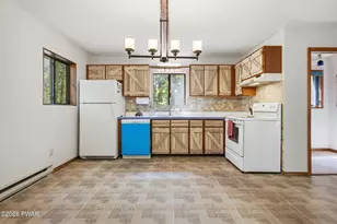 101 Hemlock Point Ct, Hawley, PA 18428 - Photo 10