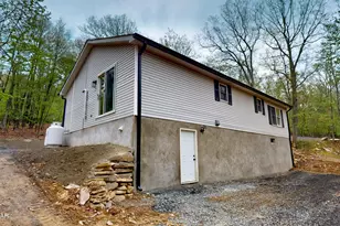 101 Arbutus Ct, Milford, PA 18337 - Photo 4