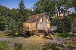129 Cherry Point Cir, Canadensis, PA 18325 - Photo 2