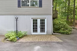 111 Grasshopper Ln, Greentown, PA 18426 - Photo 4