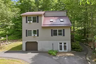 111 Grasshopper Ln, Greentown, PA 18426 - Photo 2