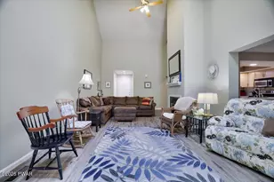 508 Crest Dr, Hawley, PA 18428 - Photo 10