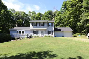 131B Hilltop Rd, Newfoundland, PA 18445 - Photo 2