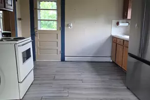 142 Center St, Waymart, PA 18472 - Photo 8
