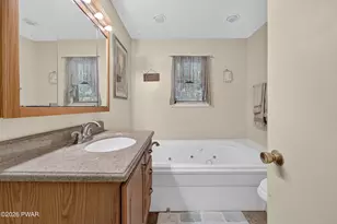 163 N Lake Dr, Dingmans Ferry, PA 18328 - Photo 16