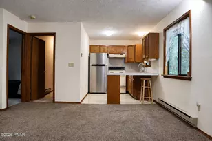 1042 Maplewood Dr, Newfoundland, PA 18445 - Photo 8