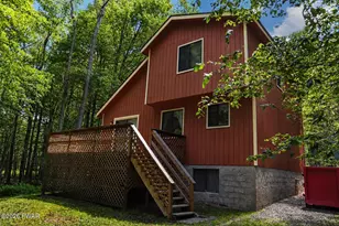 1042 Maplewood Dr, Newfoundland, PA 18445 - Photo 2