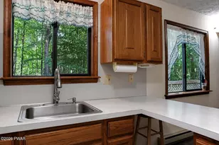 1042 Maplewood Dr, Newfoundland, PA 18445 - Photo 10