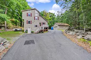 141 Paper Birch S, Tafton, PA 18464 - Photo 8
