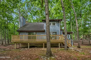 2306 Chatham Ct, Bushkill, PA 18324 - Photo 2