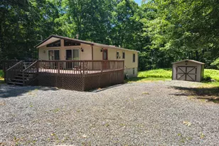 106 Pine Pl, Hawley, PA 18428 - Photo 2