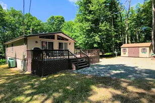 106 Pine Pl, Hawley, PA 18428 - Photo 6