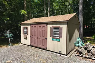 106 Pine Pl, Hawley, PA 18428 - Photo 4