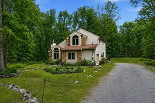 3176 Bluebird Dr, Bushkill, PA 18324 - Photo 1