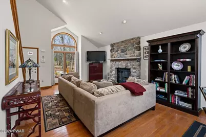 3176 Bluebird Drive, Bushkill, PA 18324 - Photo 6
