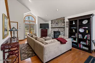 3176 Bluebird Dr, Bushkill, PA 18324 - Photo 6
