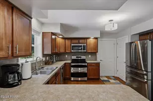 1212 N Whittaker Dr, Bushkill, PA 18324 - Photo 8