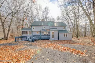 123 Banbury Dr, Bushkill, PA 18324 - Photo 1