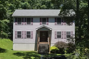 102 Bobwood Ln, Milford, PA 18337 - Photo 2