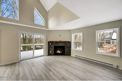 578 Lakeview Drive E, Lake Ariel, PA 18436 - Photo 4