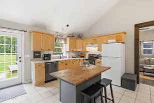 1060 Apache Trail, Gouldsboro, PA 18424 - Photo 10
