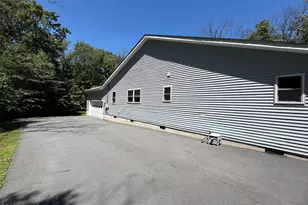 142 Pommel Dr, Lords Valley, PA 18428 - Photo 2