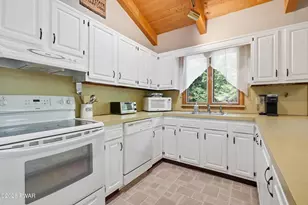 103 N Redwood Dr, Greentown, PA 18426 - Photo 16