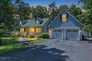 804 Waxwing Ct, Hawley, PA 18428 - Photo 2