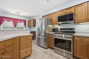 804 Waxwing Ct, Hawley, PA 18428 - Photo 8