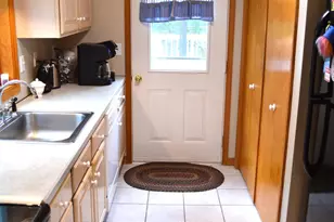 136 Hillside Dr, Greentown, PA 18426 - Photo 10
