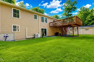 152 Bayberry Dr, Milford, PA 18337 - Photo 2