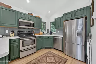 131 E Lakeview Dr, Dingmans Ferry, PA 18328 - Photo 16