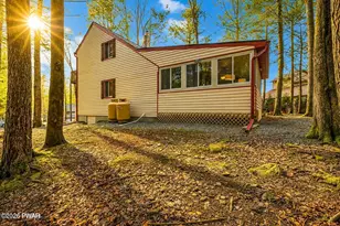 1019 Hickory Dr, Lake Ariel, PA 18436 - Photo 10