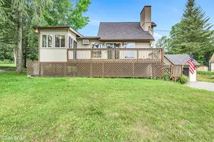 33 Forest Ln, Lake Ariel, PA 18436 - Photo 2