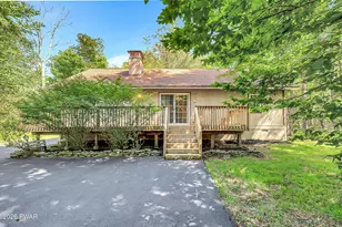 1005 Deerfield Dr, Newfoundland, PA 18445 - Photo 2