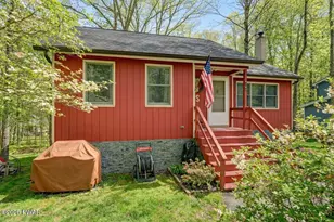 296 Chestnut Hill Dr, Lake Ariel, PA 18436 - Photo 2