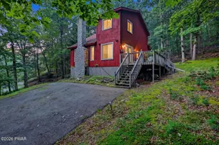 214 Manchester Dr, Bushkill, PA 18324 - Photo 2