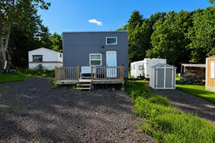 105 Rabbit Ln, Hawley, PA 18428 - Photo 2