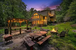 802 Overlook Ct, Lords Valley, PA 18428 - Photo 4