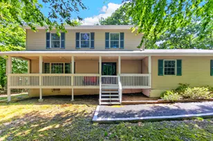 104 Middleton Dr, Milford, PA 18337 - Photo 2