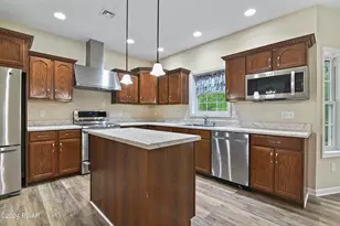 100 Teak Ln, Dingmans Ferry, PA 18328 - Photo 8