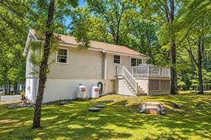 115 Tink Wig Dr, Hawley, PA 18428 - Photo 2