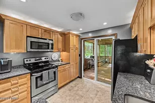 202 Basswood Dr, Hawley, PA 18428 - Photo 28