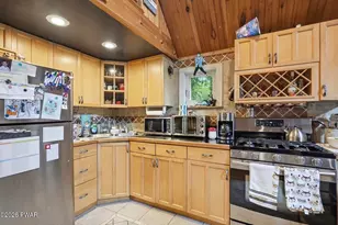 204 Mountain Lake Dr, Dingmans Ferry, PA 18328 - Photo 4