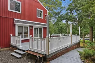 102 Spruce Ct, Milford, PA 18337 - Photo 2