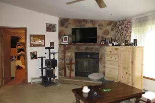 148 Lakeview Dr, Dingmans Ferry, PA 18328 - Photo 2