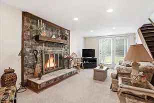 128 Cherry Point Cir, Canadensis, PA 18325 - Photo 4