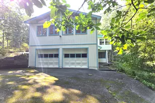 111 Cottonwood Dr, Lords Valley, PA 18428 - Photo 10