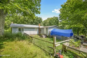 206 Old Schoolhouse Rd, Greentown, PA 18426 - Photo 8