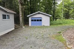22 Aspen Dr, Newfoundland, PA 18445 - Photo 2